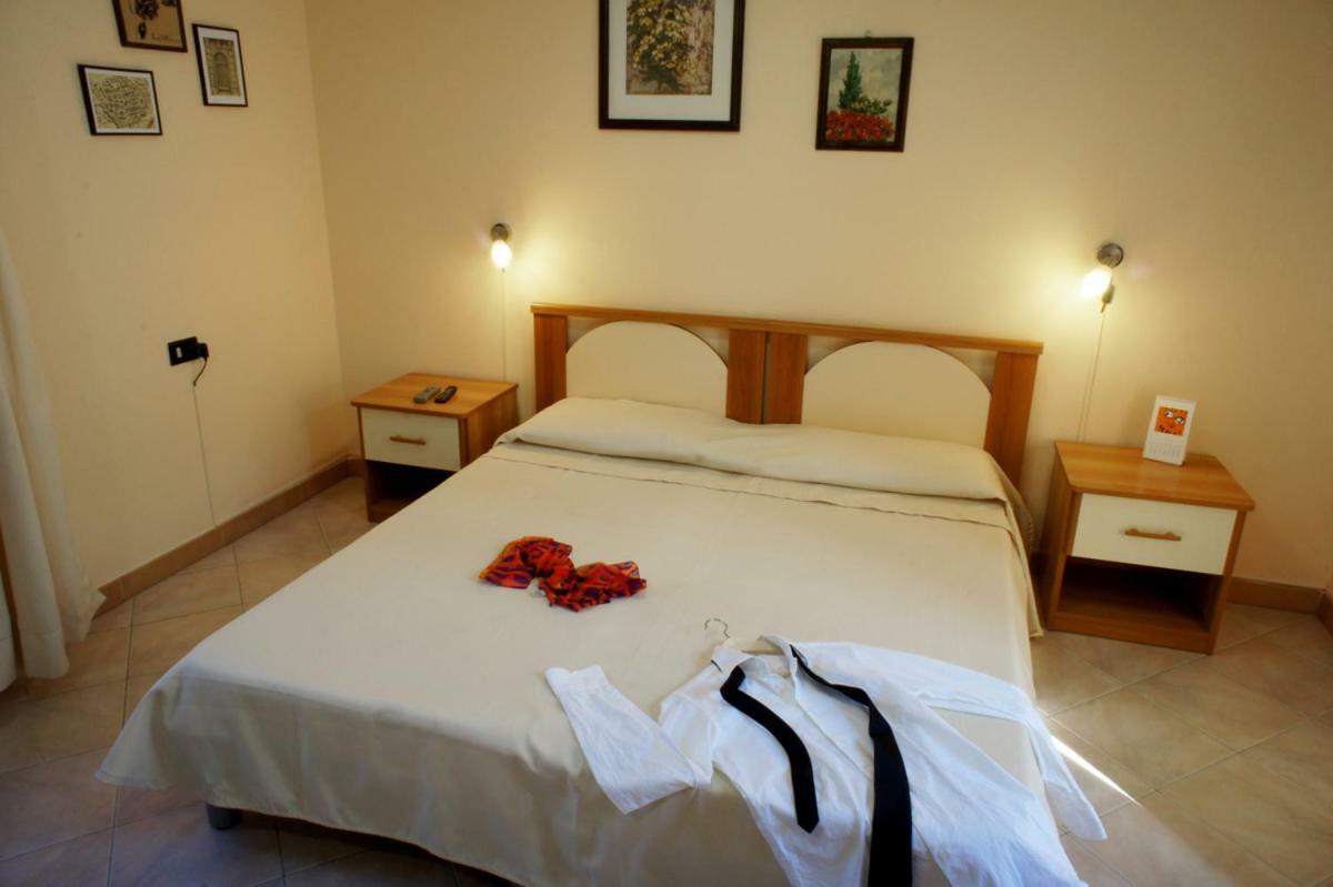 Bed And Breakfast L'Annunziata Sulmona Szoba fotó
